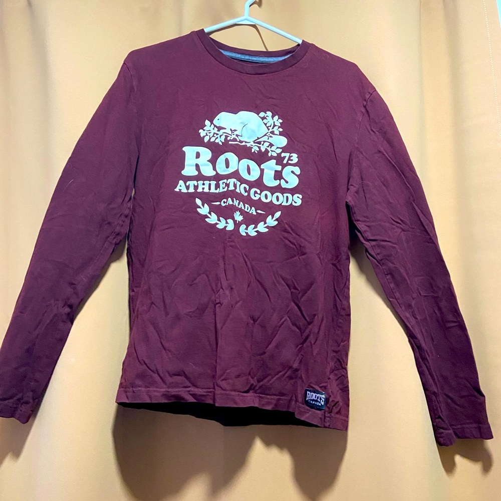 Roots men’s long sleeves cotton top.
Size mediumm, in good condition.